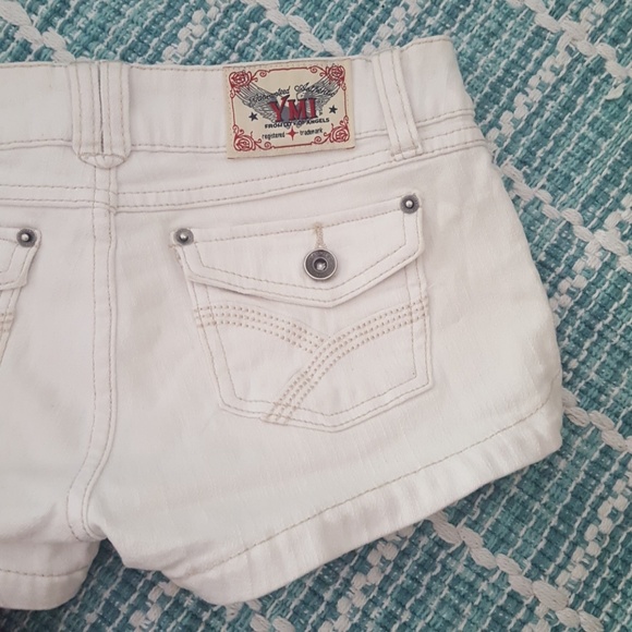 white Shorts - Picture 4 of 4